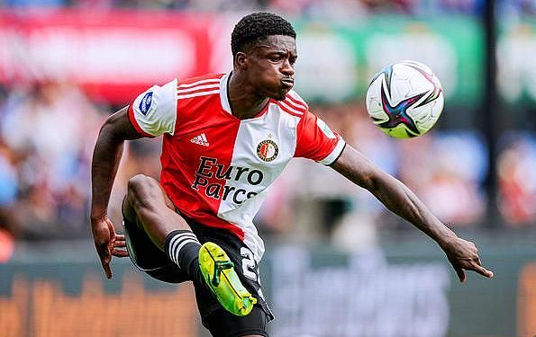 符合现代足 符合现代足